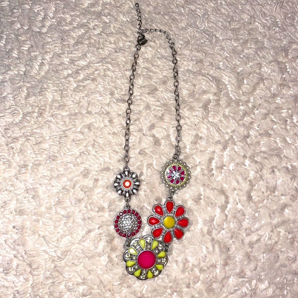 Bright color Lia Sophia daisy necklace🌸